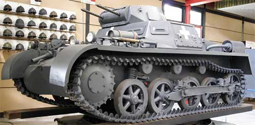 В советской классификации обозначался Т-1, на западе Pz.Kpfw.I Sd.Kfz.101. Легкий танк Pz I в танковом музее в Германии