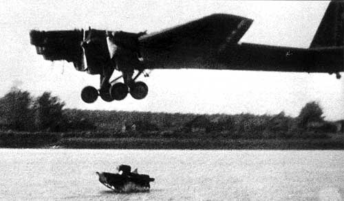 Сброс в воду плавающего танка Т-37А Сброс в воду плавающего танка Т-37А