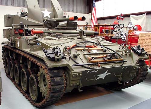 ЗСУ М19 США. Разработана в 1942—1944 годах, вначале на шасси лёгкого танка M5, затем на шасси более современного танка M24 ЗСУ США М19