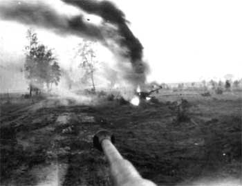 Горящий танк Т-34. Вид из танка PzIV Танки