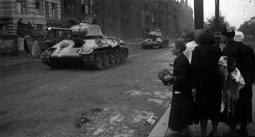 Танки Т-34-76 на улицах Берлина Бронетехника СССР