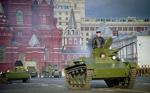 Танки на Красной площади Марш в честь парада 7 ноября 1941 года