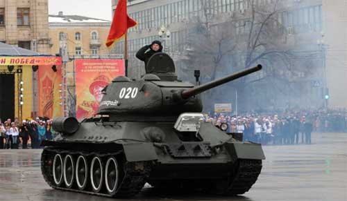 Танк на параде Т-34-85 на параде