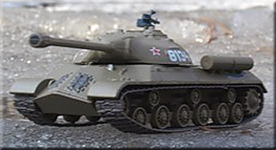 Фотография модели советского тяжелого танка ИС-3 на улице модель танка ис-3