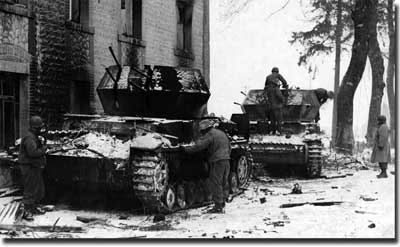 Американцы осматривают подбитые немецкие ЗСУ "Wirbelwind" Немецкие ЗСУ "Wirbelwind"