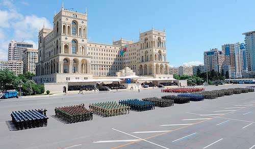 Военный парад в Азербайджане Военный парад в Баку в 2011 году