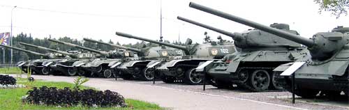 Танки и СУ-100 Экспозиция музея