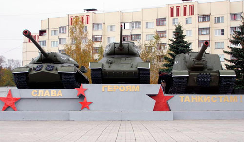 Памятник Героям-танкистам у КПП Герои-танкисты
