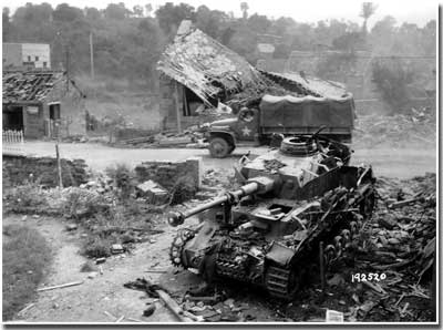 Фотография немецкого танка PzKpfw IV 2-й немецкой танковой дивизии, подбитого в Понт-Фарси. Франция, 02.08.1944 г. Фото немецкого танка