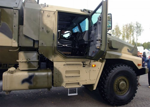 Защищенный рамный автомобиль "Урал-63095" Бронемашина