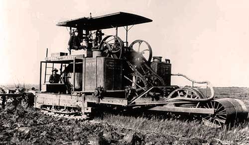 Первый гусеничный трактор Хольта