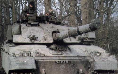 Принятие на вооружение танка Challenger не сняло с повестки дня вопрос о боевой машине, предназначенной для замены всех «Чифтенов» в армии Великобритании
