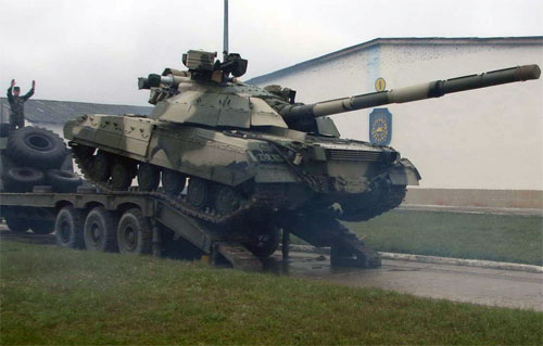 Т-64 состоял на вооружении только Советской армии, на вооружение зарубежных армий никогда не предлагался и не поставлялся Т-64 состоял на вооружении только Советской армии, на вооружение зарубежных армий никогда не предлагался и не поставлялся