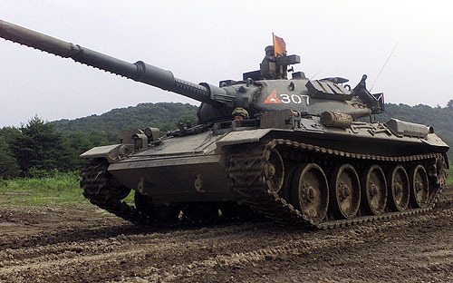 Тип 74 разработан фирмой «Мицубиси» в 1962—1973 годах и принят на вооружение в 1975 году